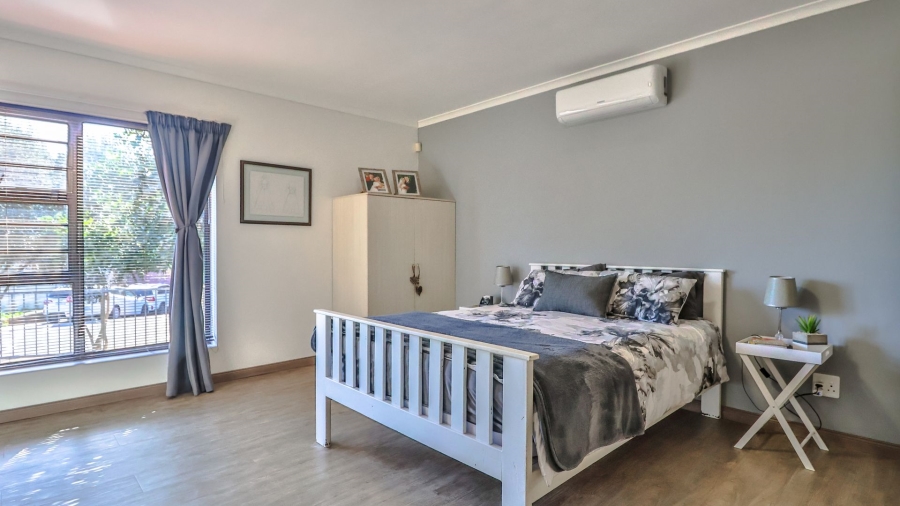 4 Bedroom Property for Sale in Middedorp Western Cape